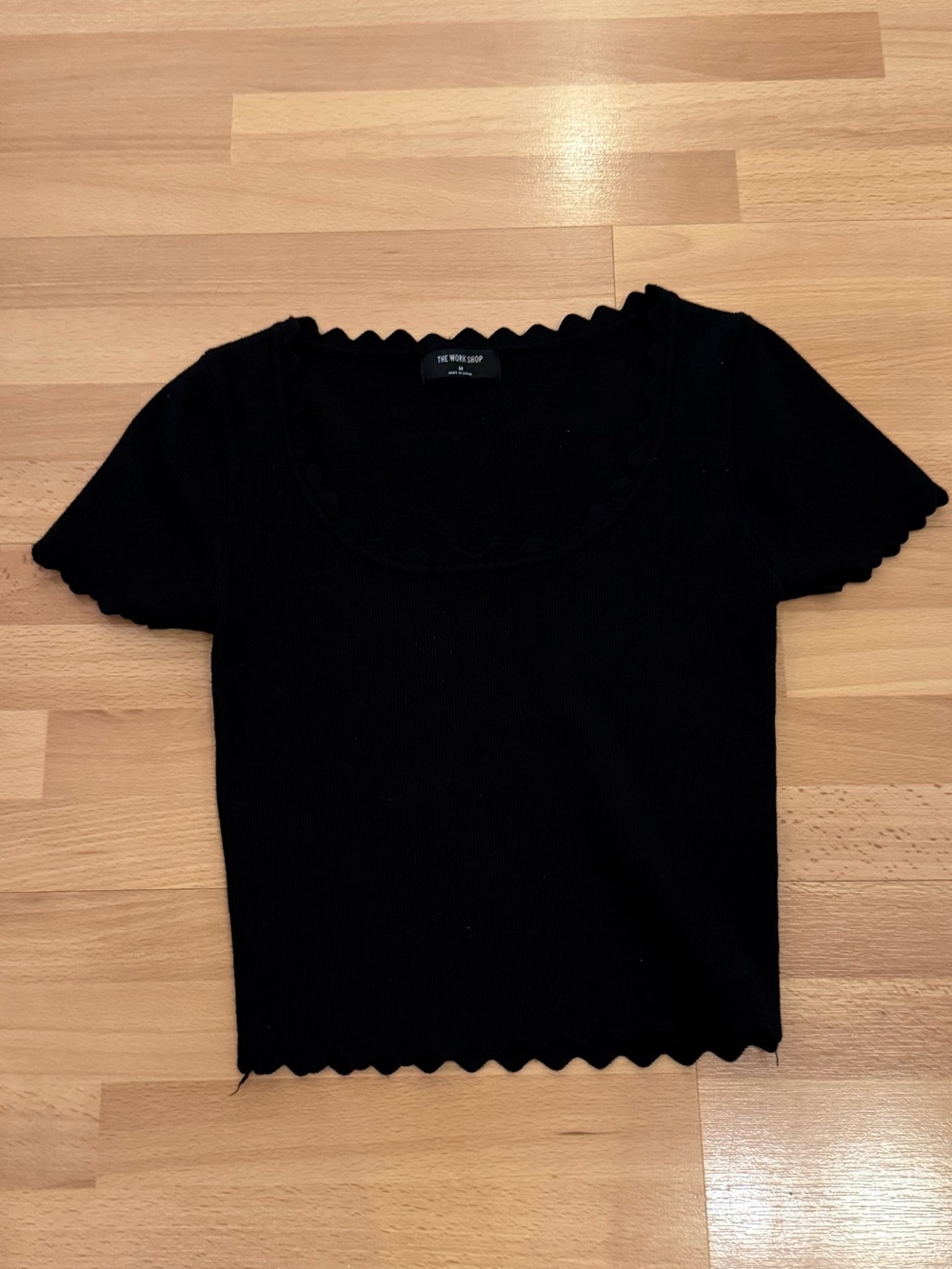 Black Scalloped Crop Tee